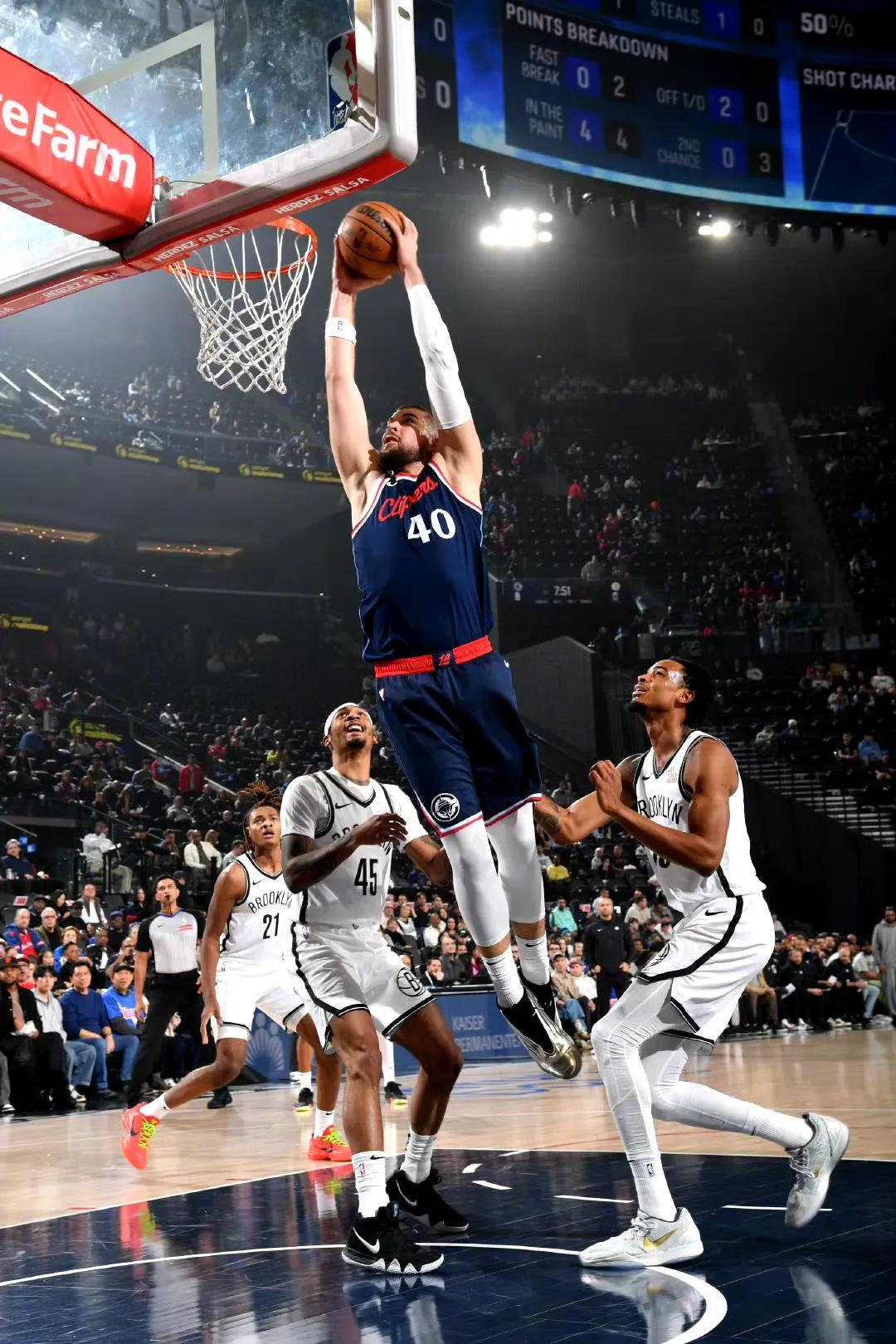 B体育体育课程-篮网主场大胜马刺，厄文砍下分