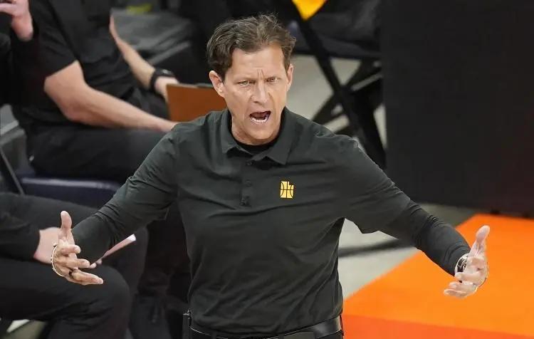 爵士队客场取胜,主帅赞扬球员表现出色 爵士队客场取胜,主帅赞扬球员表现出色