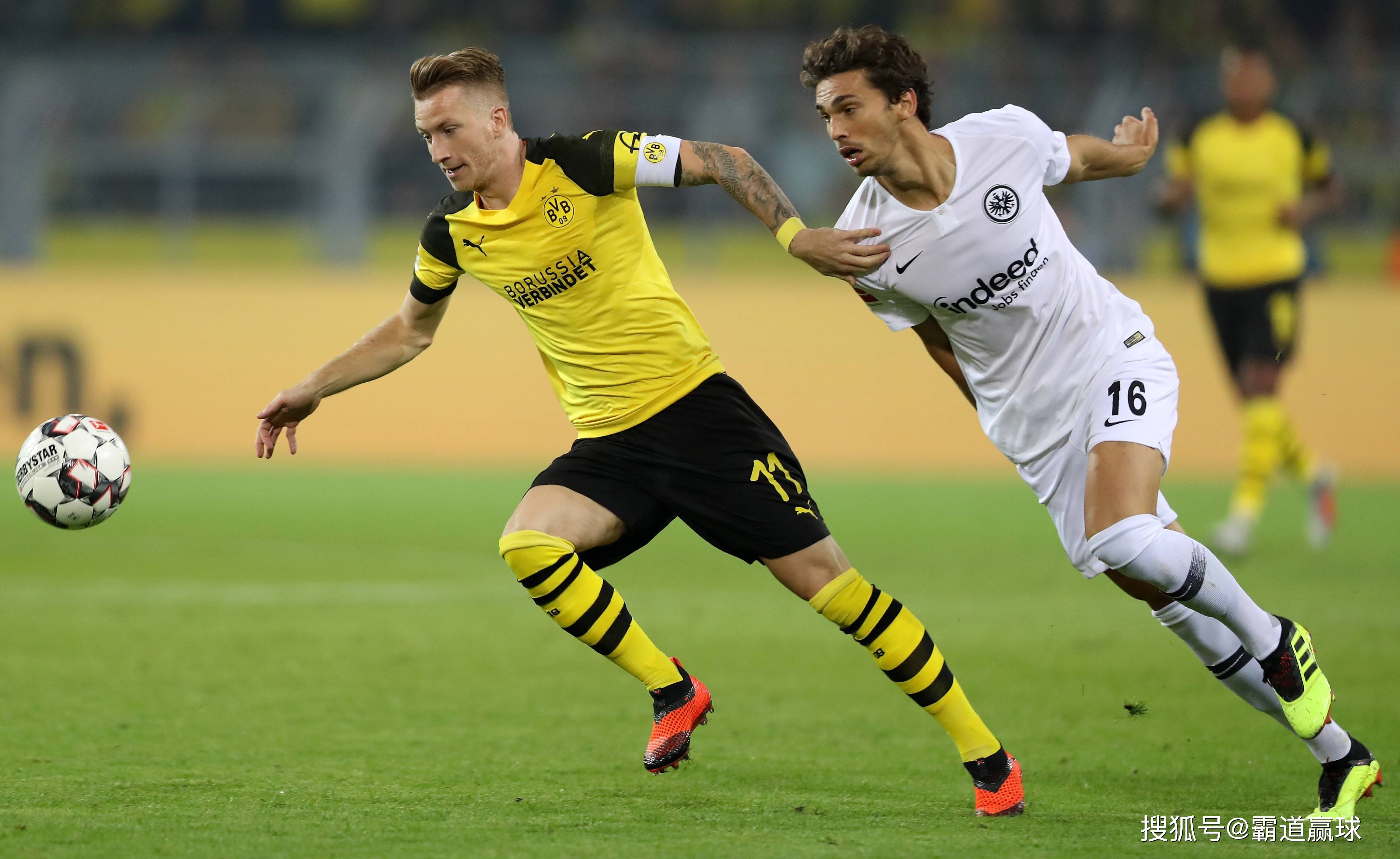 法兰克福球队在比赛中发挥出色，取得胜利