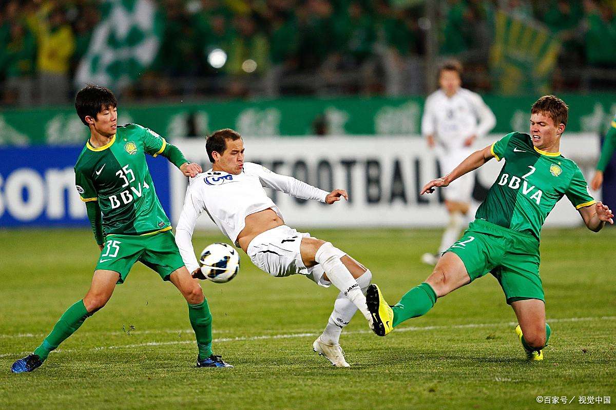 法兰克福球队在比赛中发挥出色，取得胜利