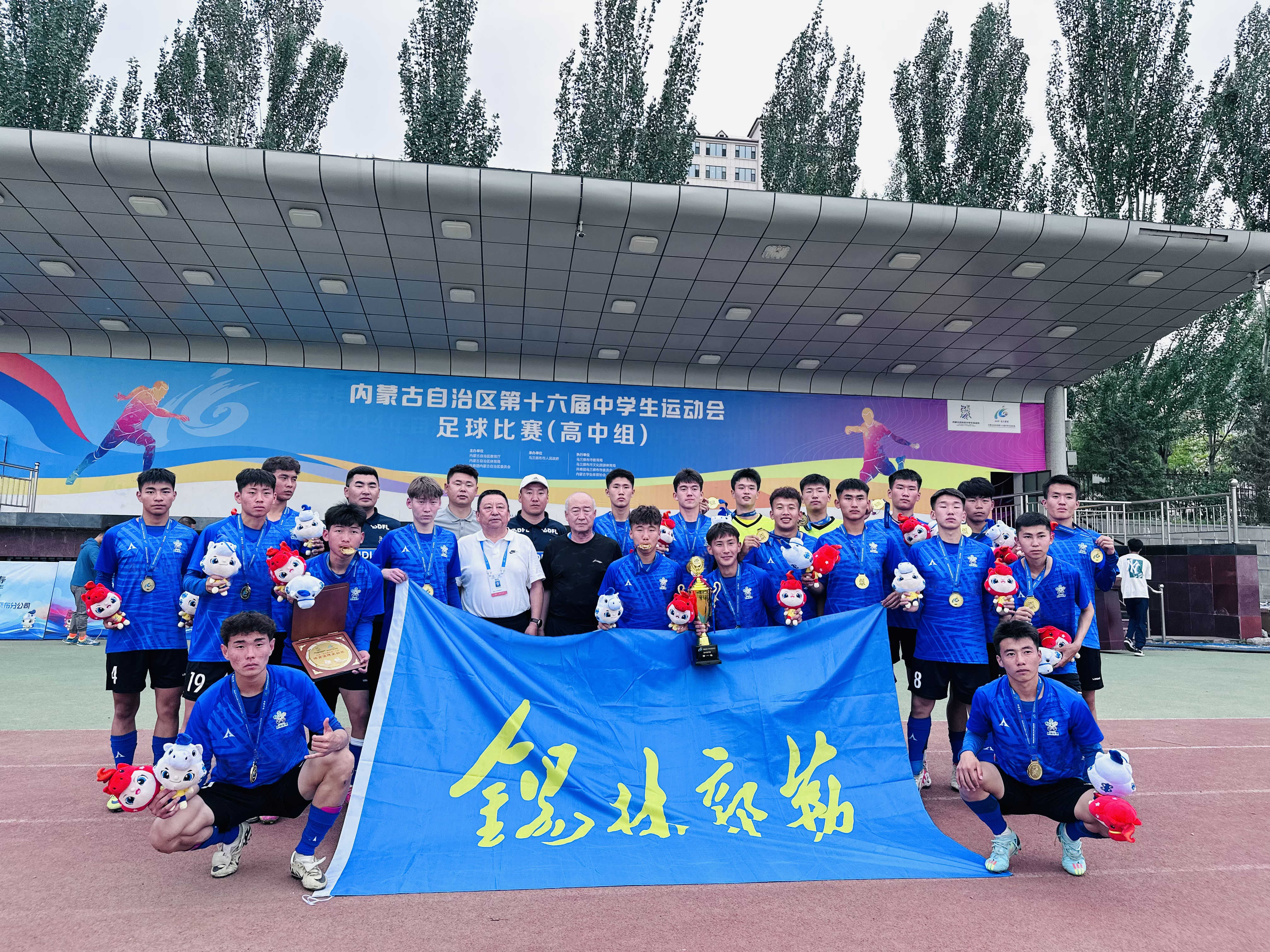 热情观众助威声不断,助力球队奋力拼搏!的简单介绍 热情观众助威声不断,助力球队奋力拼搏!的简单介绍