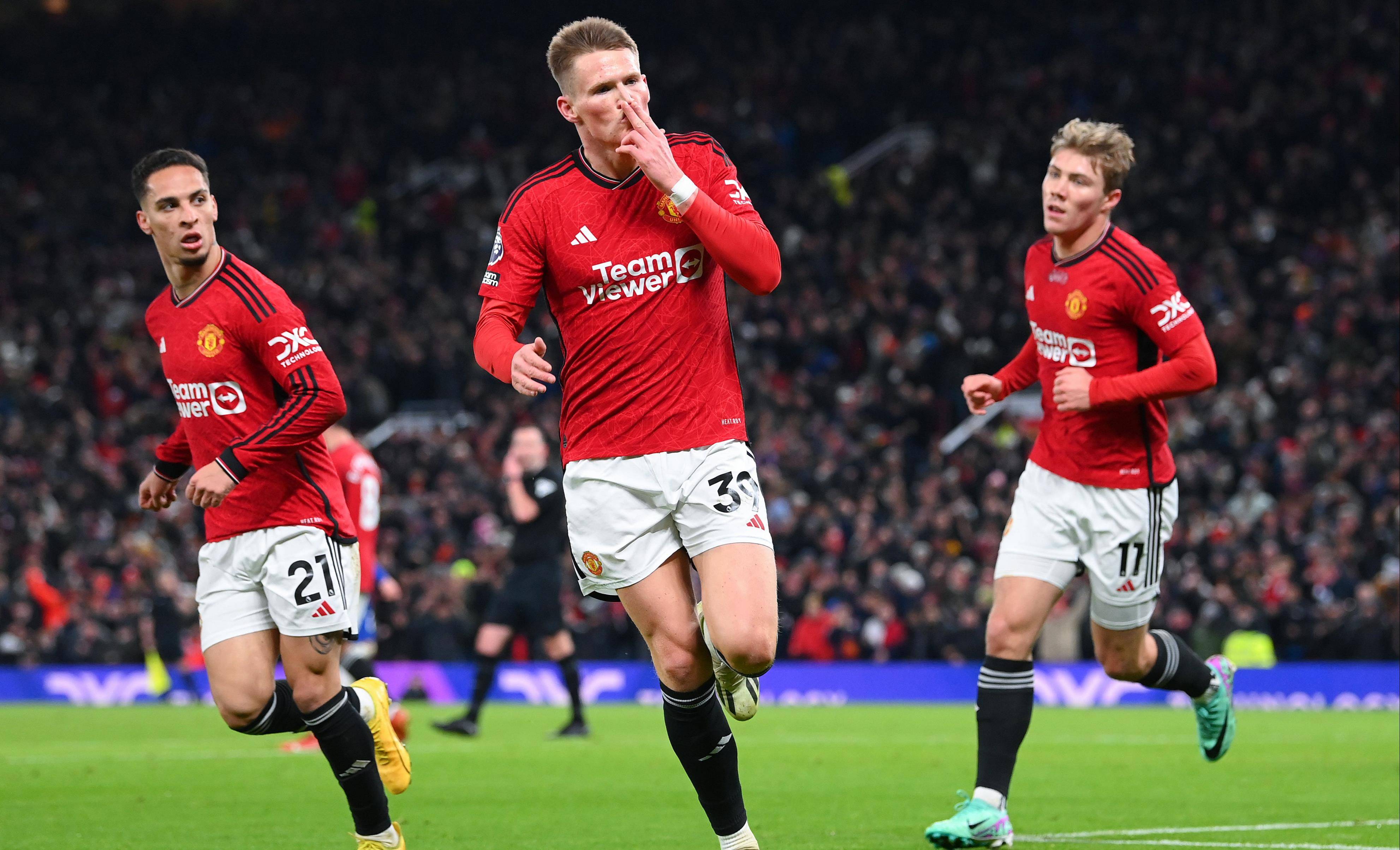 曼联球队展现团队合作，逆袭晋级的简单介绍