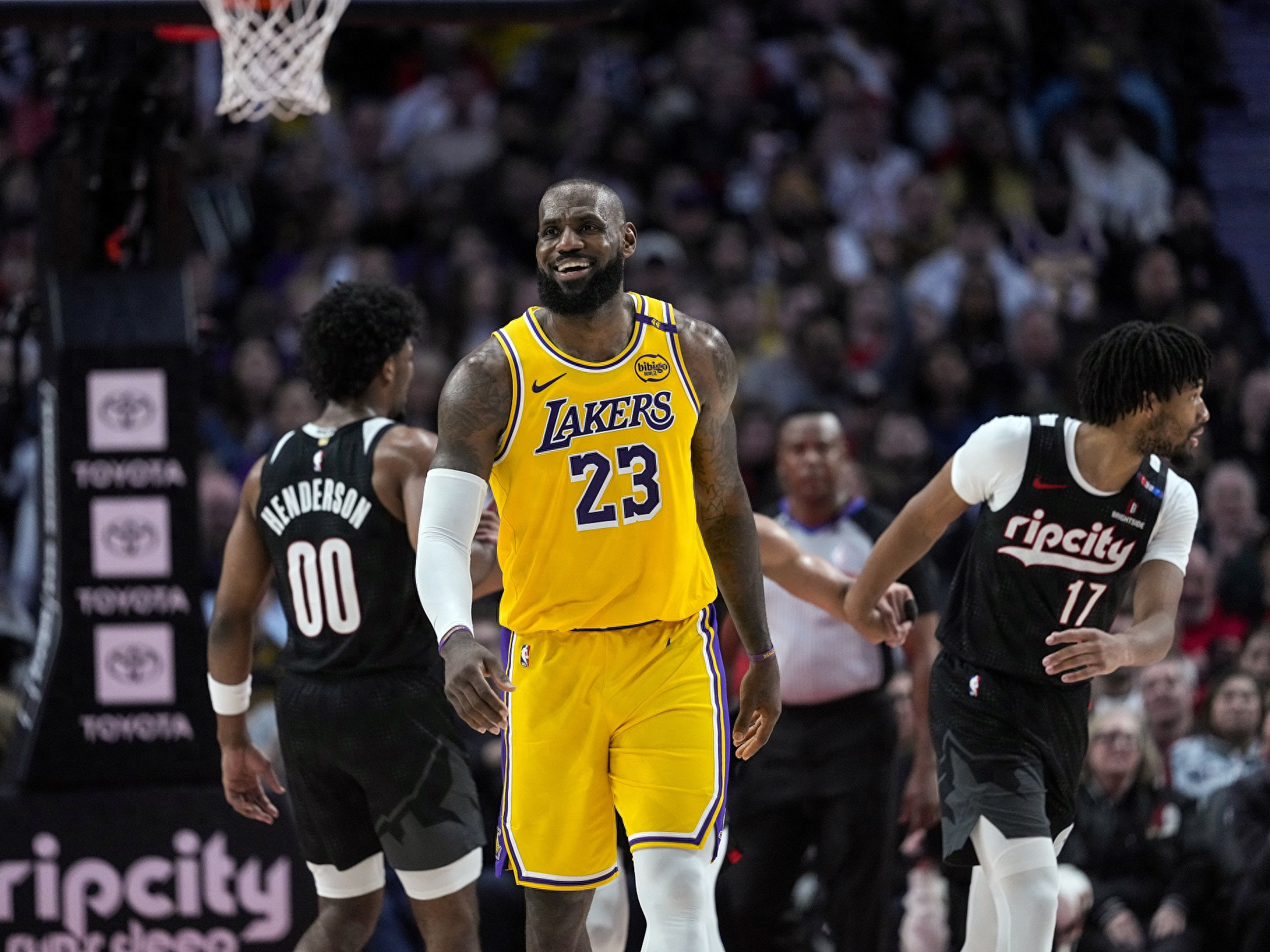 开拓者客场力克太阳,稳固西部第四席位 开拓者客场力克太阳,稳固西部第四席位