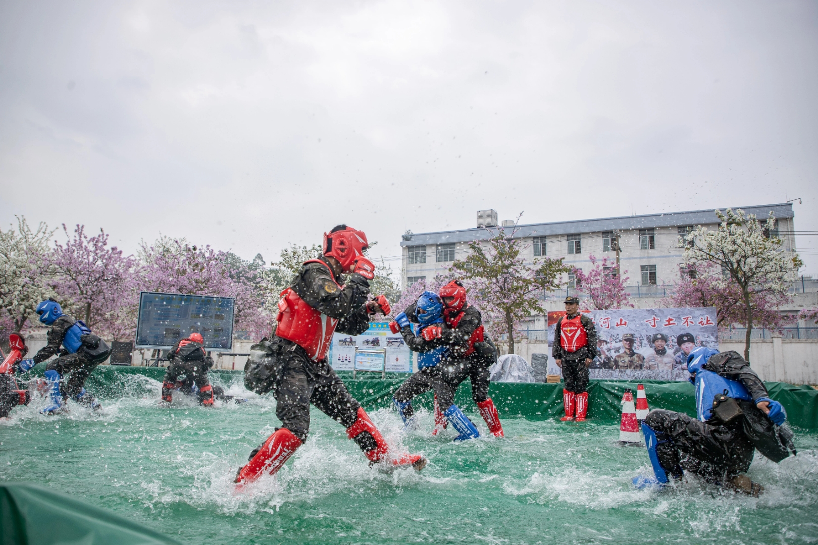 B体育体育网站-教练组织战术演习，提高球队整体实力