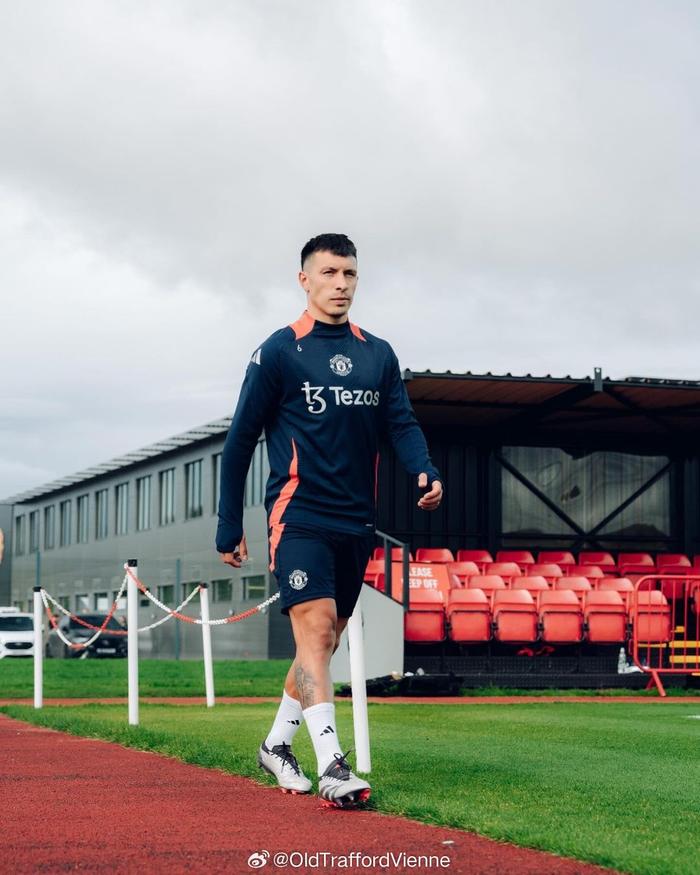 B体育体育视频-曼联主教练训练球员备战下场比赛