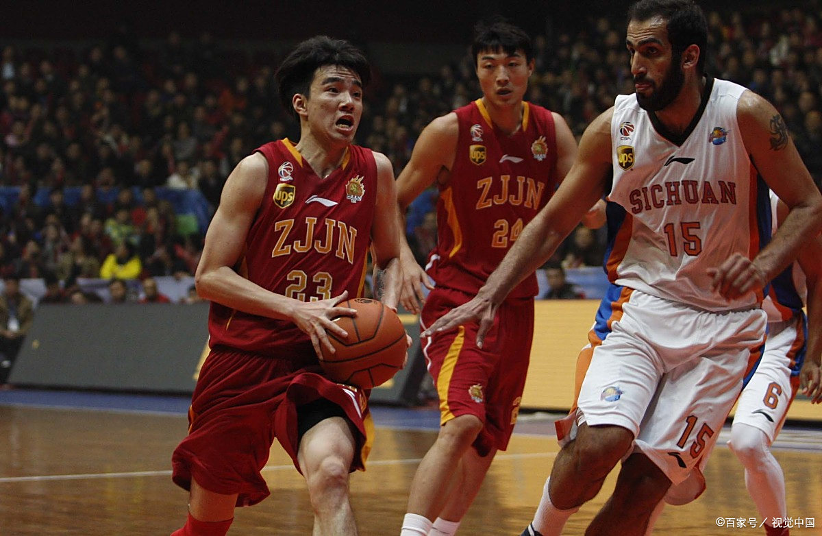 火爆球场战火重燃,顶尖球队实力对决 火爆球场战火重燃,顶尖球队实力对决