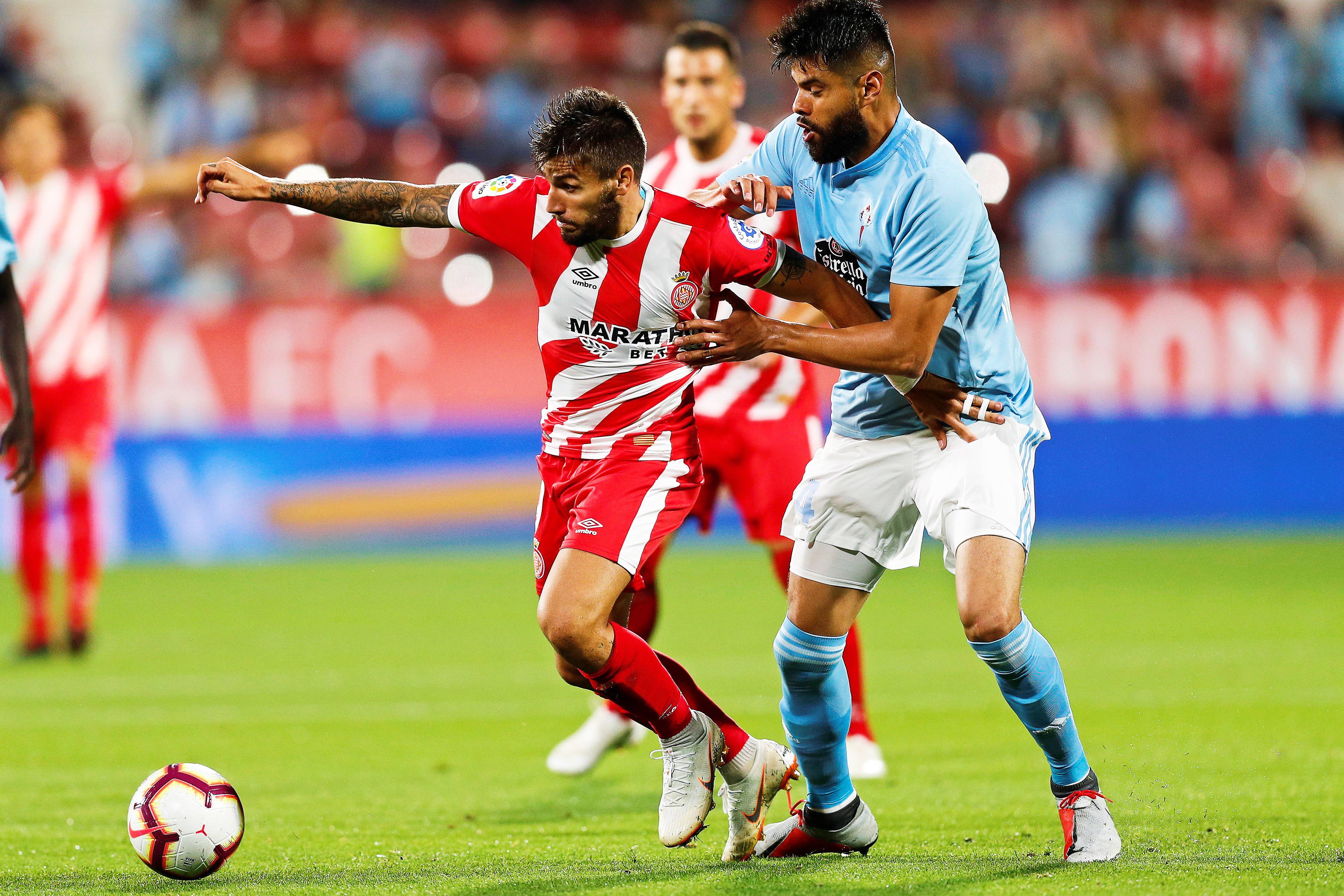 B体育体育教练-西甲球员合作默契，场上配合默契