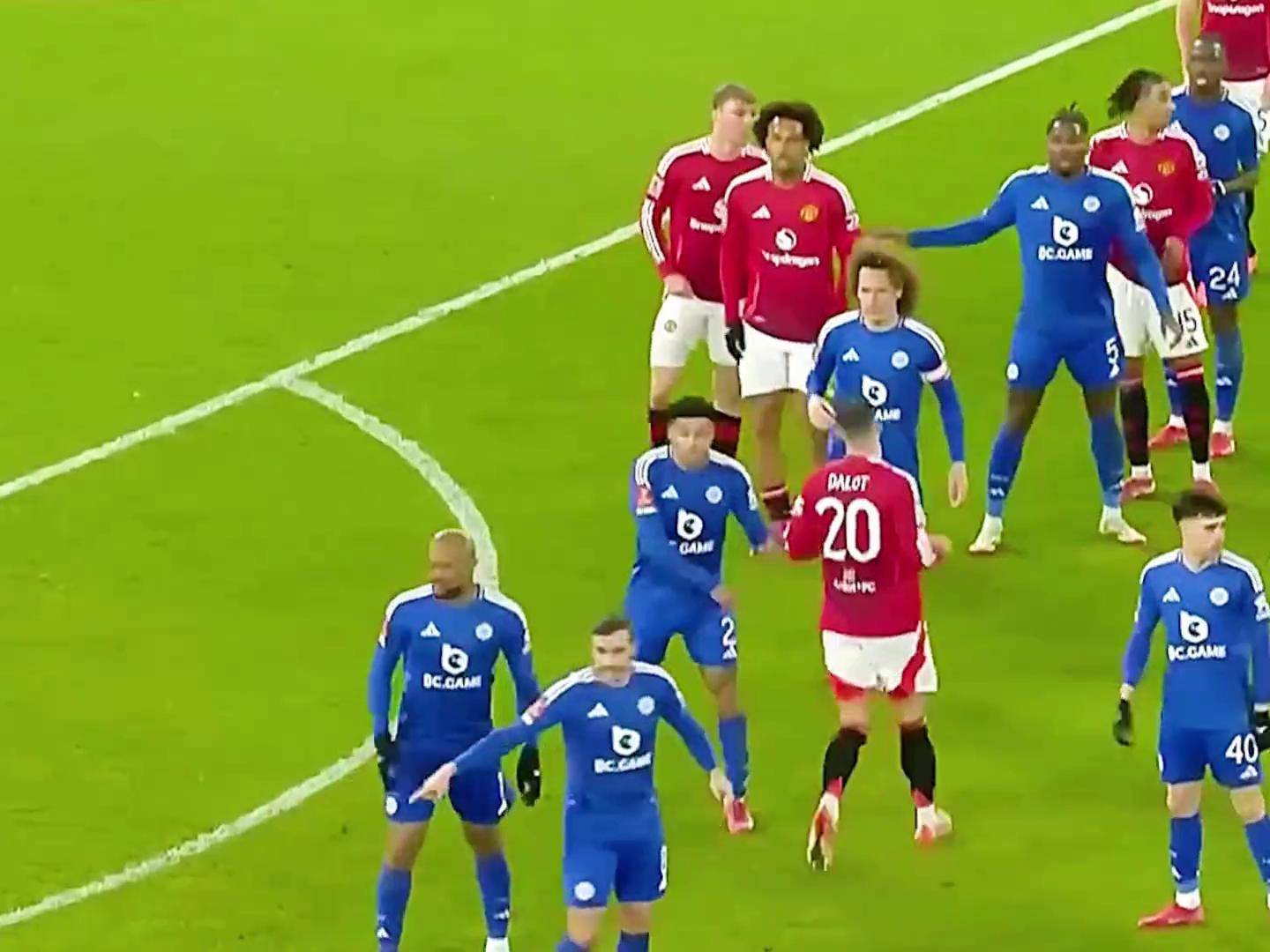 包含曼联客场逼平,马奎尔送出绝杀助攻的词条 包含曼联客场逼平,马奎尔送出绝杀助攻的词条