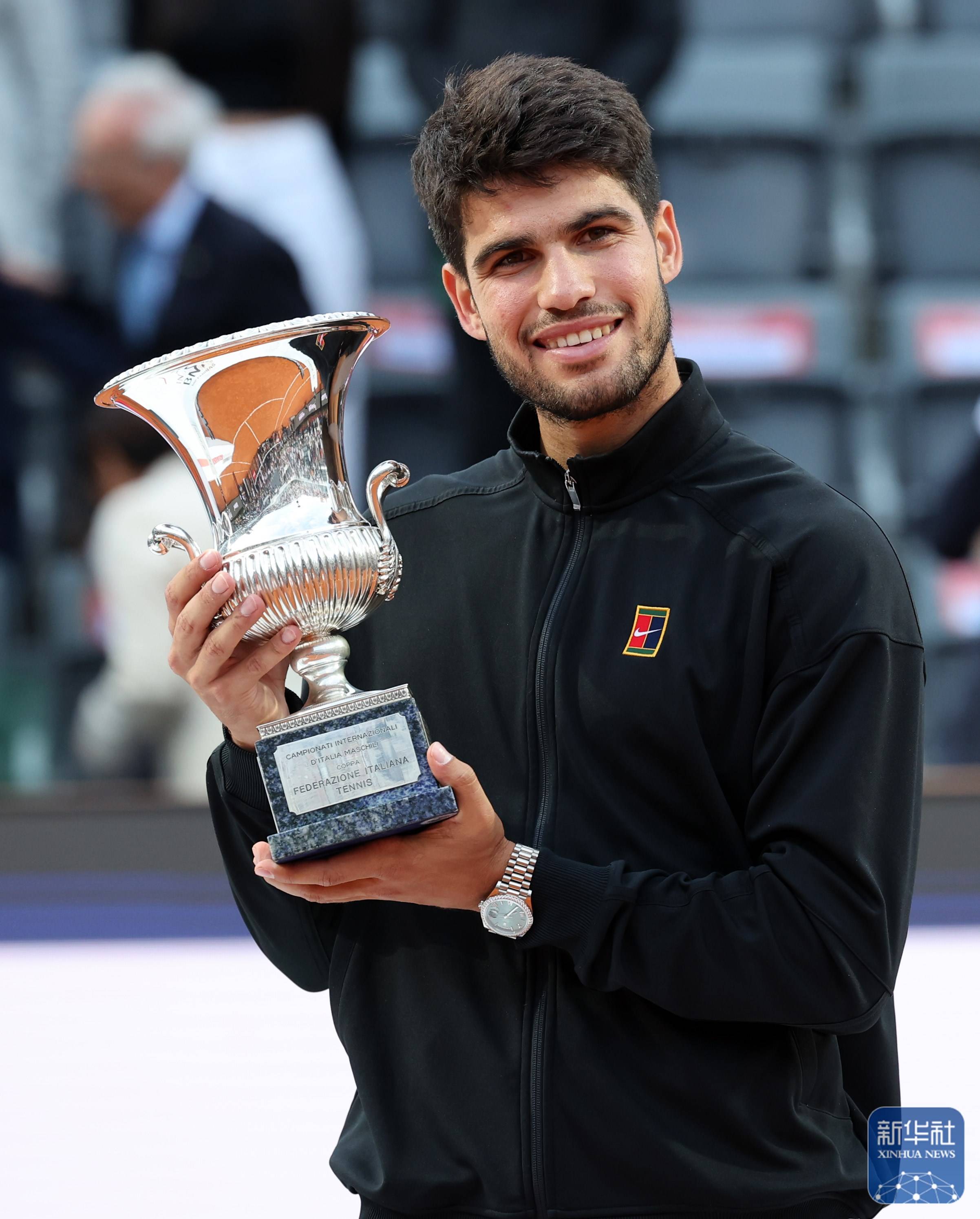 阿尔及利亚田径选手实现突破,斩获金牌 阿尔及利亚田径选手实现突破,斩获金牌