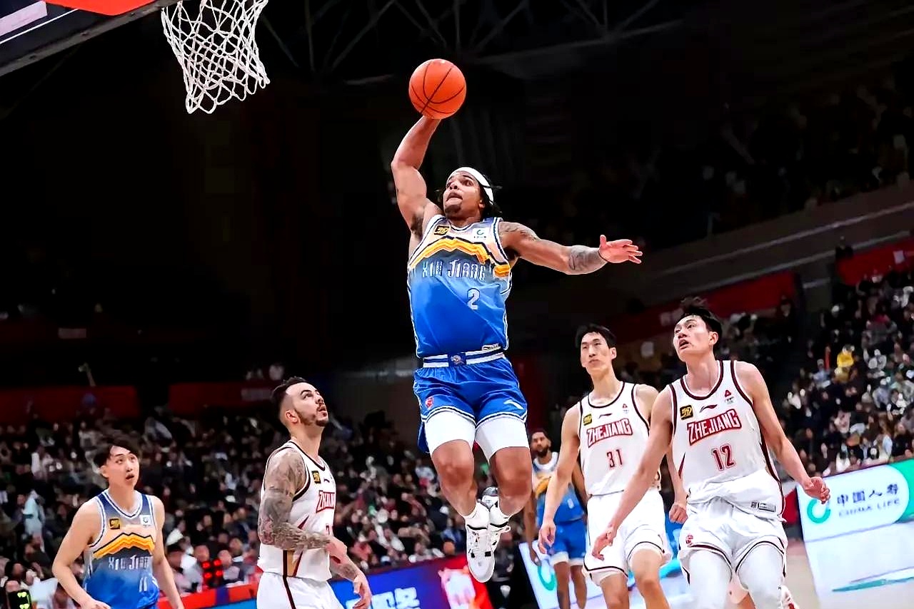 新疆队外援横扫,成功保持领先地位 新疆队外援横扫,成功保持领先地位