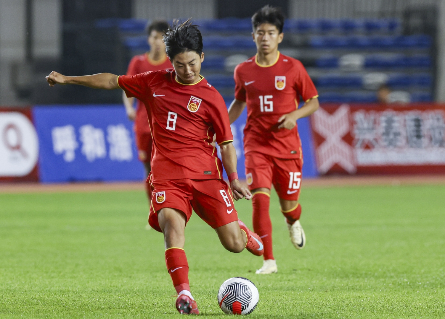 B体育体育视频-关于尽展拼搏精神，国际足球比赛令人期待的信息