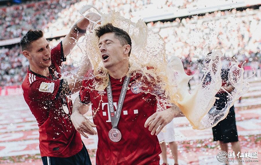 拜仁慕尼黑主场击败斯图加特队